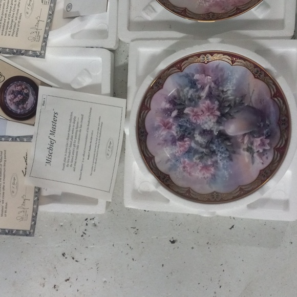 Lot of 3 vintage collectable plates. - Picture 3 of 4